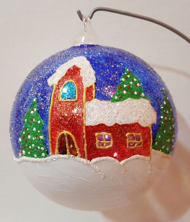 Pallina di Natale in vetro trasparente decorata con casetta innevata - immagine 3
