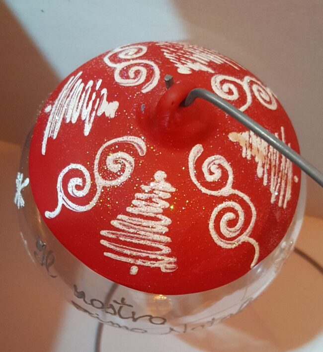 Pallina di Natale in vetro trasparente decorata con Alberi natalizi. - immagine 2