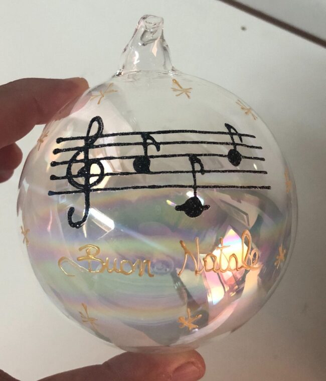 Pallina Natalizia bianca con pentagramma musicale e personalizzabile - immagine 2
