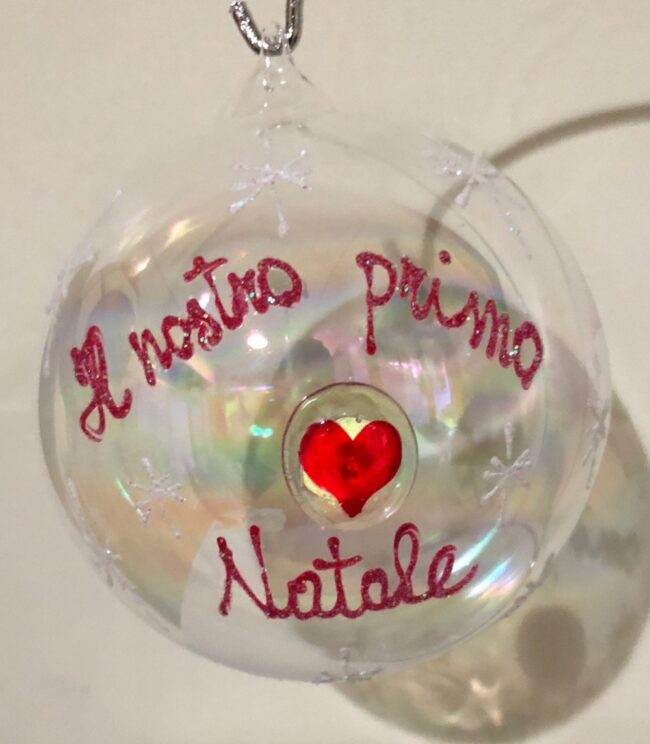 Pallina Natalizia in vetro con scritta " Il ns primo natale" per sposi
