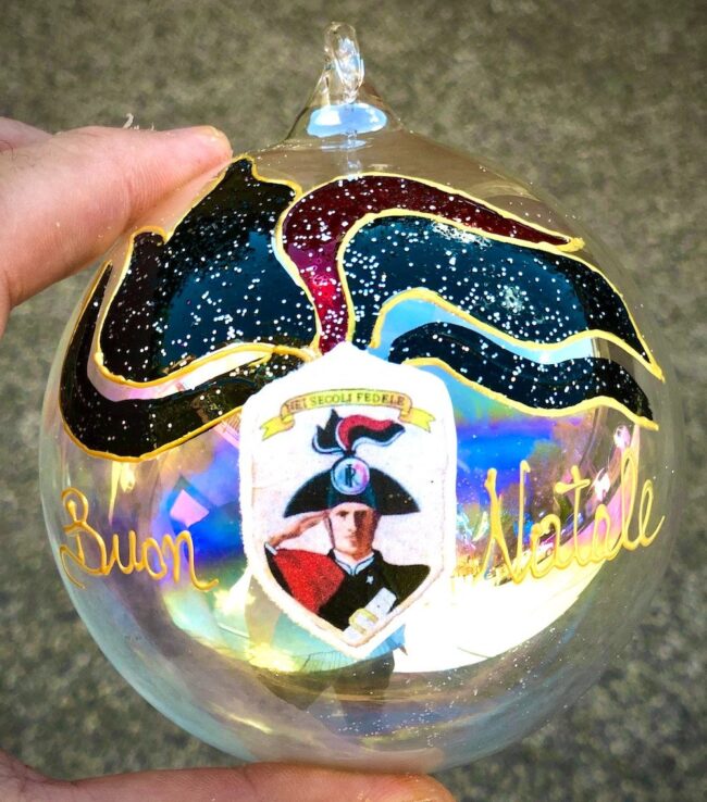 Pallina di Natale con fiamma dell'Arma - immagine 2