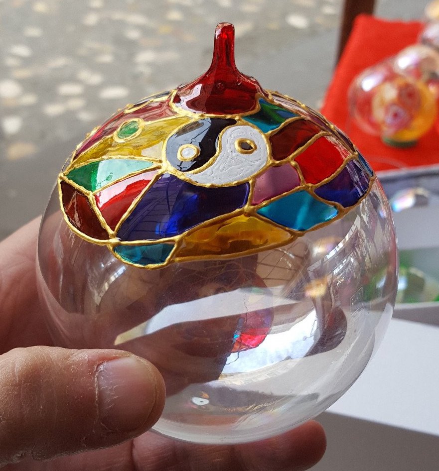 Pallina di Natale in vetro multicolor con Yin & Yang