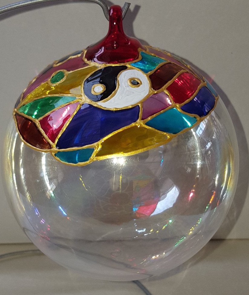 Pallina di Natale in vetro multicolor con Yin & Yang - immagine 3