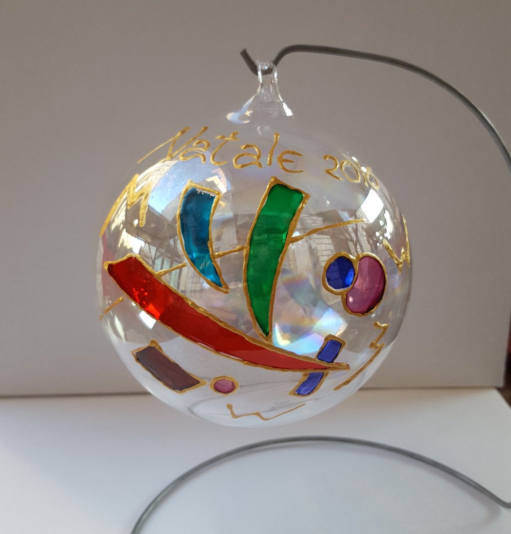 Pallina di Natale in vetro con decorazione moderna