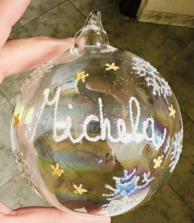 Pallina di Natale in vetro personalizzabile con nome rosso - immagine 4