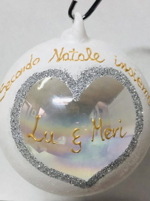 Pallina di Natale in vetro personalizzabile con cuore bianco