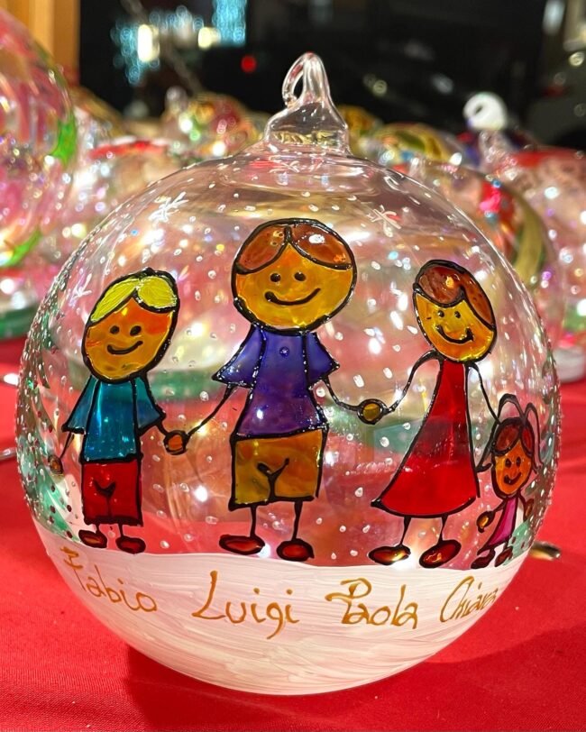 Pallina Natalizia con Famiglia ( 3/4 persone) + personalizzazione. - immagine 3